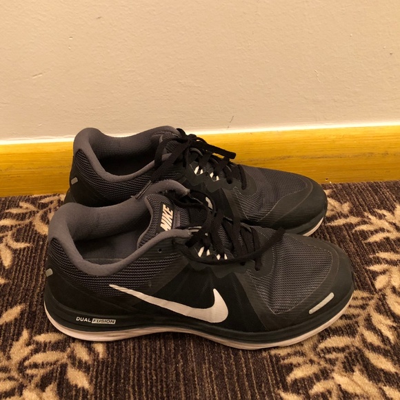 Nike Running Shoes in Black - Picture 2 of 5